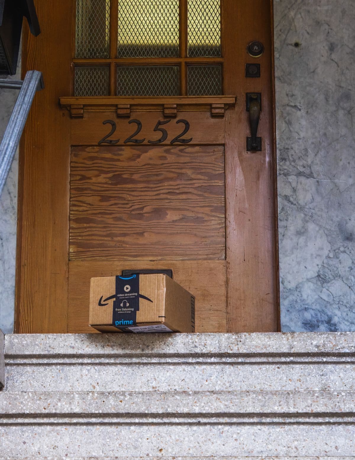 A delivered parcel at the door: the moment your fulfillment promise is tested