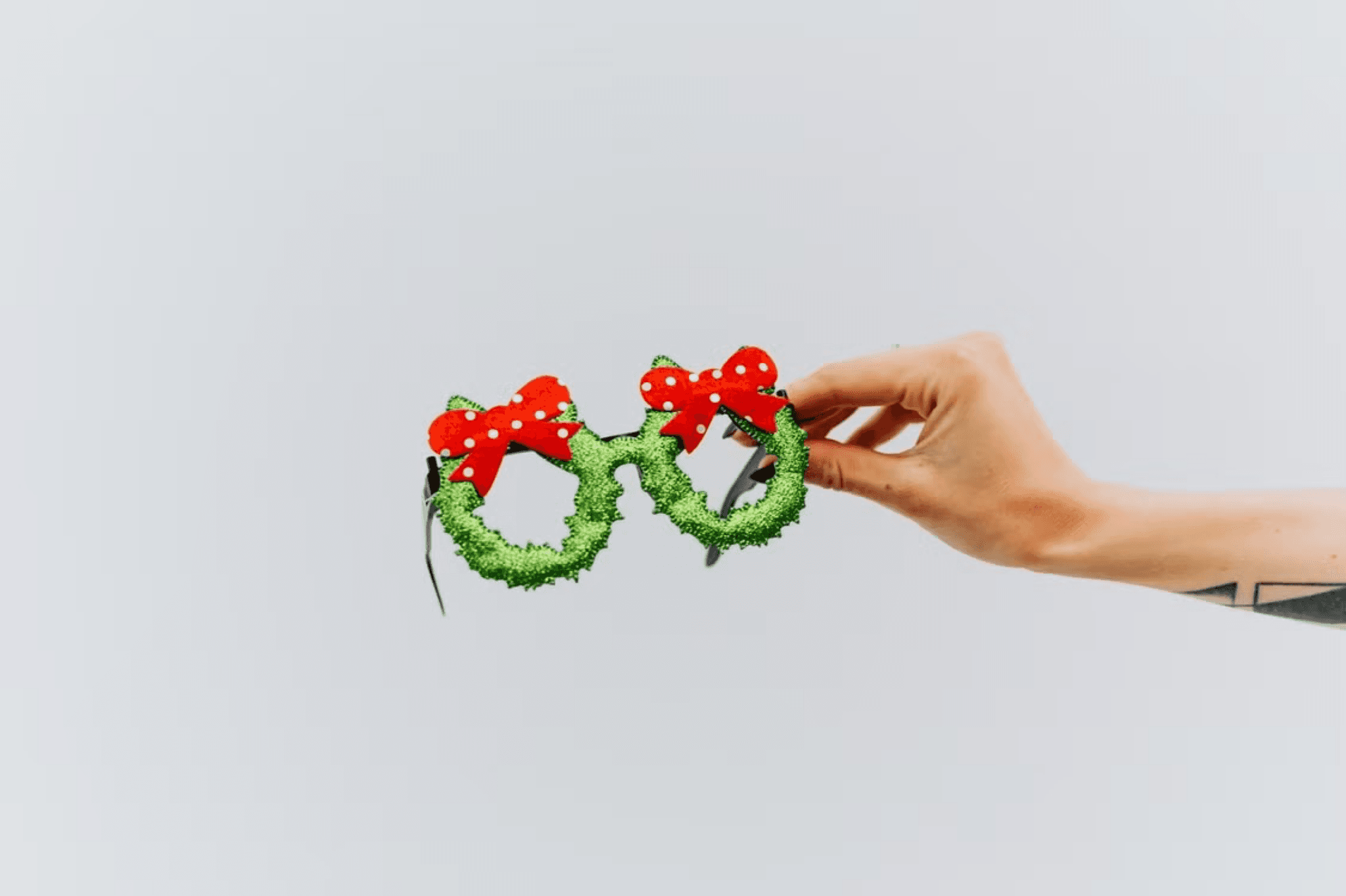 What Makes Products Go Viral: Seasonal Relevance